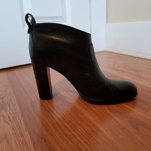 Louise et Cie Low Stacie bootie in black